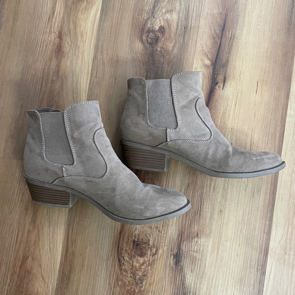 Women's Ankle boots size 10